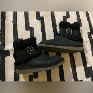 Ugg knit leather with buckle boots black size 3 Y